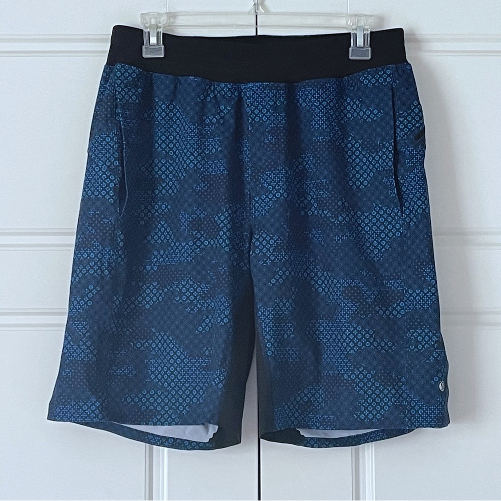Lululemon Assert Shorts 9” M Mens Blue Black Camo Geometric Pockets Workout Gym